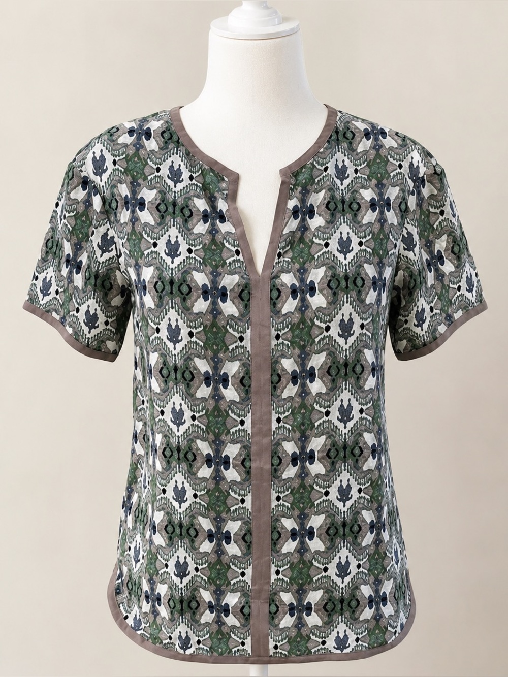 Tory Burch EUC 100% Silk Printed Blouse Blue Green Size 8 Short Sleeve